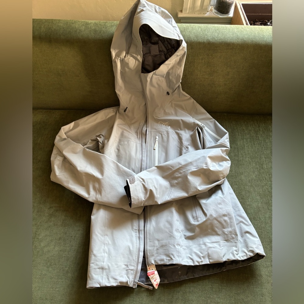 Arc’teryx Gore Tex Pro Sentinel Shell Women’s Small Grey